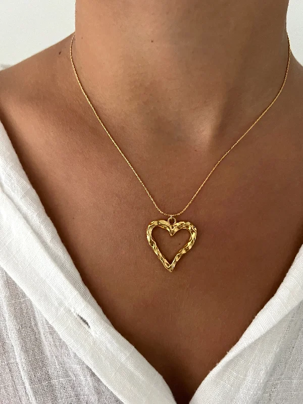 ELEANOR HEART NECKLACE