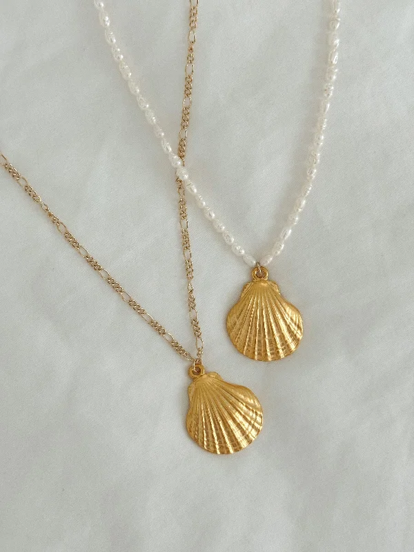 GOLD SHELL NECKLACE