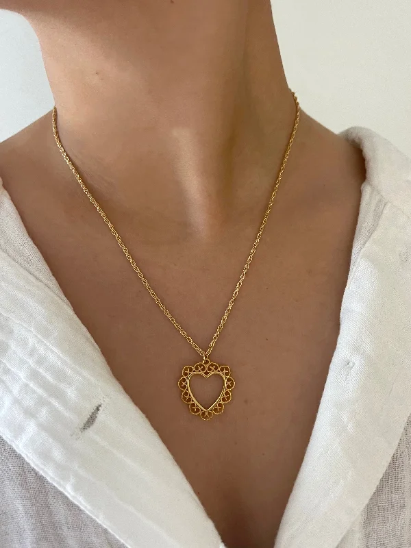 LACE HEART NECKLACE