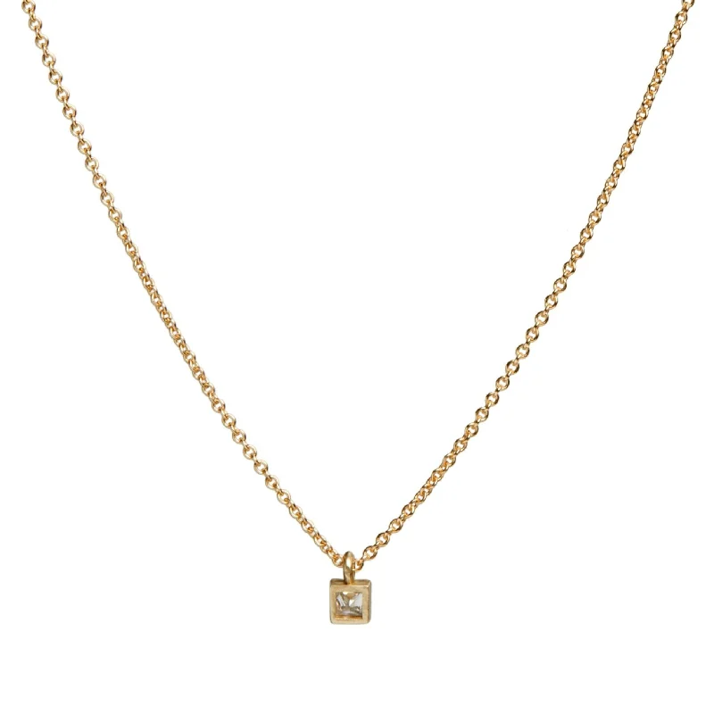 <!--NK675-->dainty necklace with square diamond